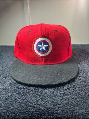 Red and Black men’s or unisex Snapback Cap with Star Emblem